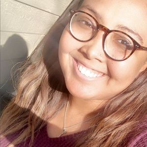 Meet your Posher, Nia